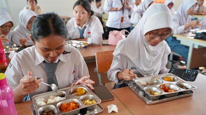 Makan Bergizi Gratis, Menkopolkam: Asupan Gizi yang Baik Bantu Ciptakan Generasi Kompeten